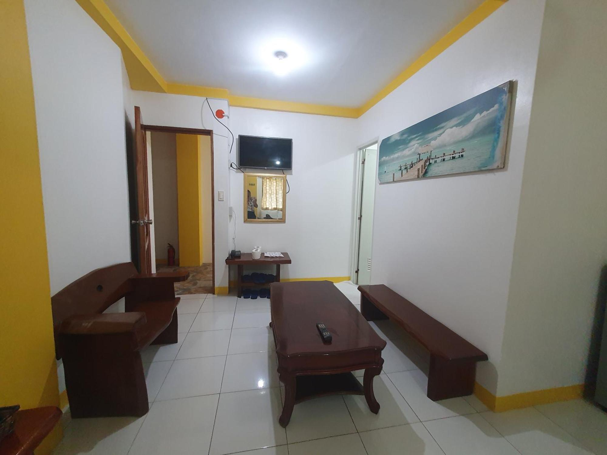 Moalboal Tropics Hotel Bagian luar foto